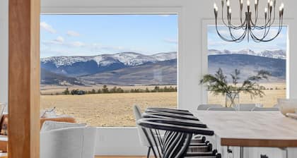 Luxury Off-Grid Cabin with Stargazing Deck & Views