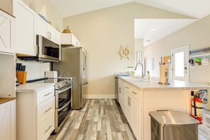 Interior - Deck & Steinhatchee River Views: Family Getaway (Steinhatchee)