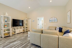 House (2 Bedrooms) | Interior - Deck & Steinhatchee River Views: Family Getaway (Steinhatchee)