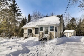 House (3 Bedrooms) | Interior - Steps to Lake! Family Haven w/ Hot Tub in Poconos (Tobyhanna)