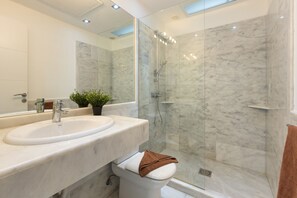 Shower, hair dryer, towels - Casa Carlota by Escape Home (Puerto Calero)