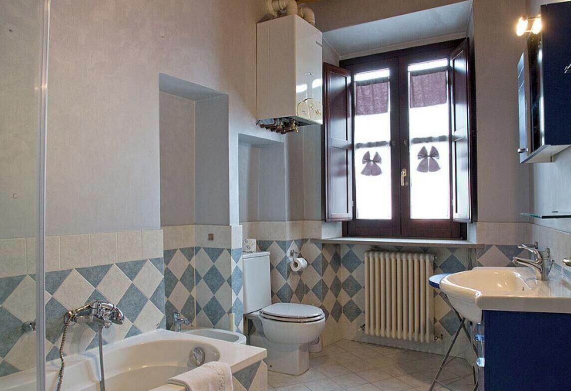 Shower, bidet, shampoo