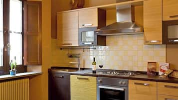 Fridge, microwave, dishwasher, coffee/tea maker