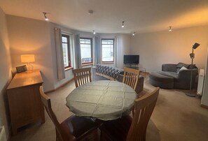 TV - Lock 6 Canalside Apartments (Fort William)