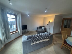 TV - Lock 6 Canalside Apartments (Fort William)