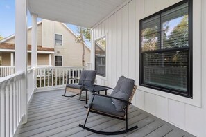 Terrace/patio - Beach Belle- Pet Friendly- Luxury Edisto Home (Edisto Island)