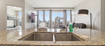 Quest - Stylish Condo Near ICE District + Parking