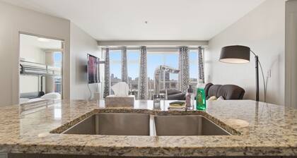 Quest - Stylish Condo Near ICE District + Parking