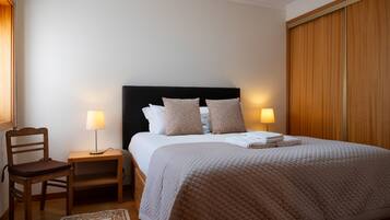 2 makuuhuonetta, silitysrauta/-lauta, Wi-Fi, vuodevaatteet