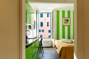 1 dormitorio, tabla de planchar con plancha, wifi y ropa de cama