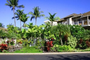 Property grounds - Peaceful Golf Course Retreat with Partial Ocean Views-Wailea Grand Champions #78 (Wailea, Maui)