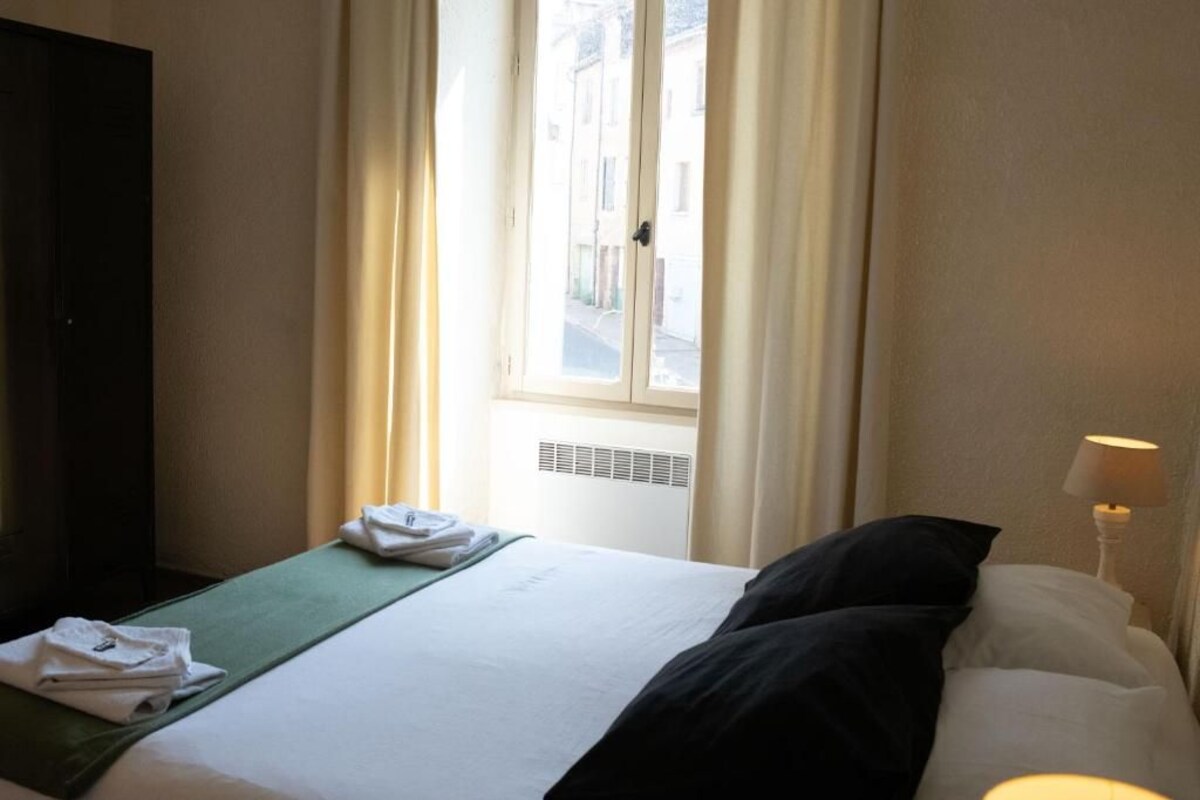 Suite – deluxe, eget bad (1st floor) | Wi-fi (inkludert)