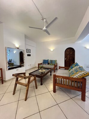 TV - 3-Bedroom Apartment with AC in Mtwapa (Mtwapa)