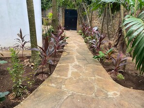 Property grounds - Charming 1-bedroom villa with AC in beautiful Mtwapa (Mtwapa)