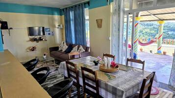 Ferienhaus, 3Â Schlafzimmer, Balkon | Esszimmer