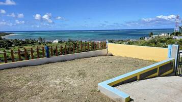 House, 3 Bedrooms, Balcony | Property grounds