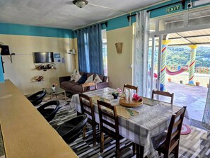 Hus, 3 soverom, balkong | Spisestue