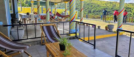 Casa, 3 habitaciones, balcón | Restaurante al aire libre