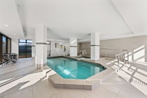 Outdoor pool - Lvl 30 - 2BRM Ocean Outlook Retreat (Surfers Paradise)