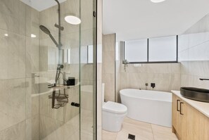 Appartement, balkon, uitzicht op oceaan | Badkamer