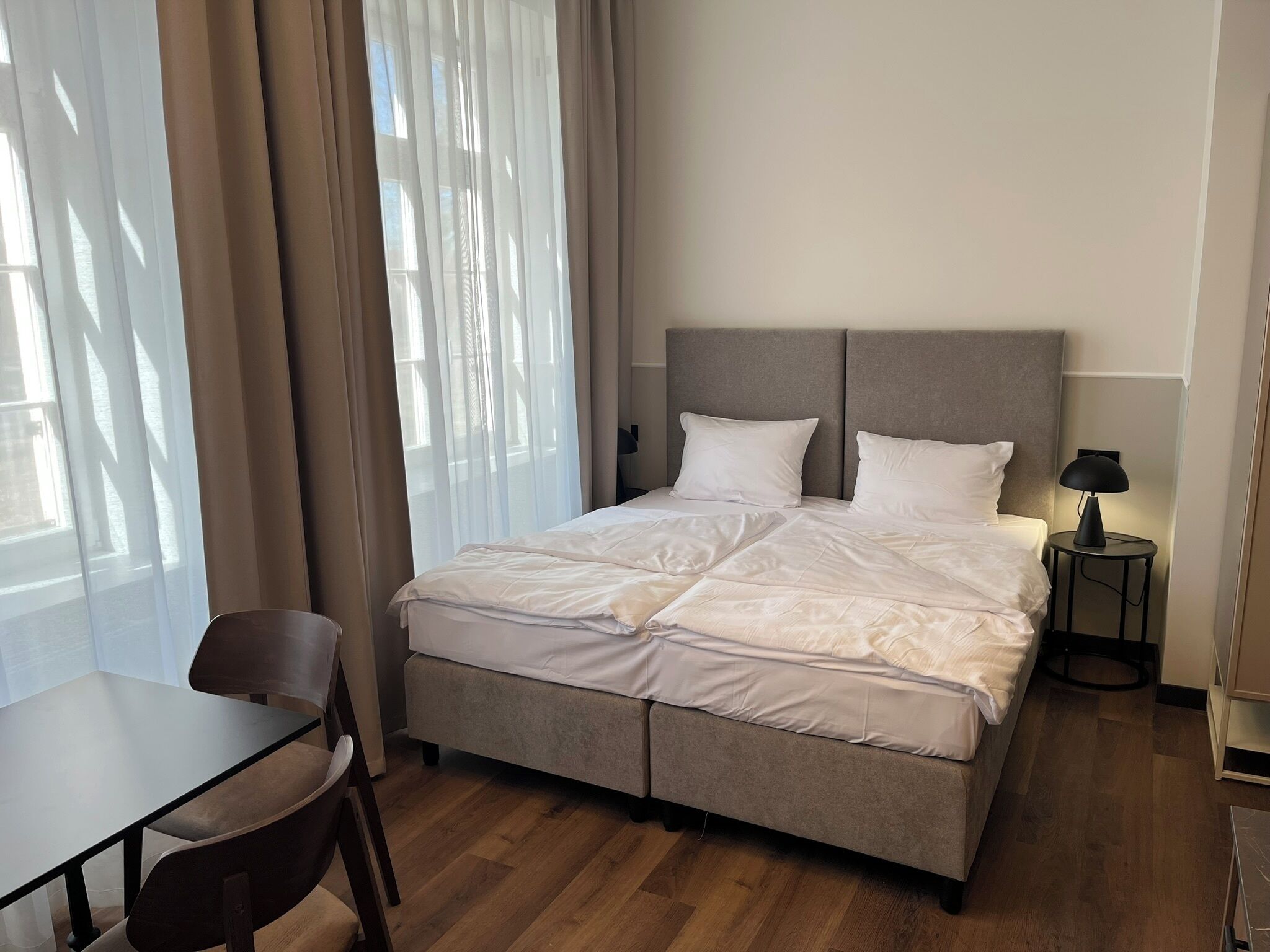 Apartment, 1 Queen Bed | Laptop workspace, free WiFi, bed sheets