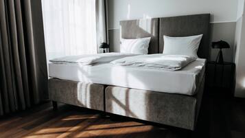Apartment, 1 Queen Bed | Laptop workspace, free WiFi, bed sheets