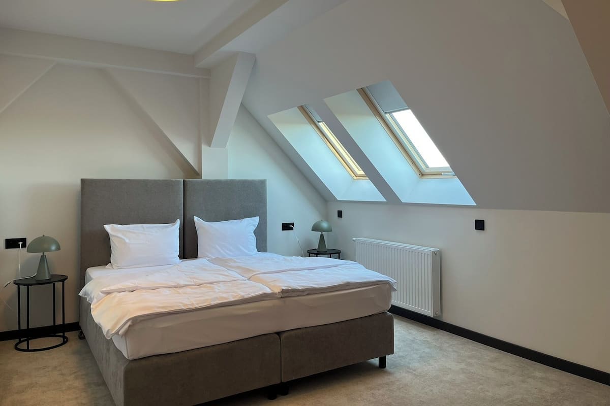 Family Apartment | Laptop workspace, free WiFi, bed sheets