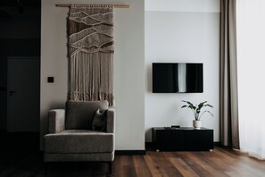 Comfort Apartment | Living room | 32-inch TV with satellite channels, books