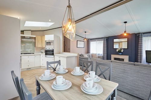 Host Stay Graceland Lodge