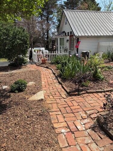 Hilltop Cottage • Peaceful Escape Near Nashville • Perfect for Couples & Pets