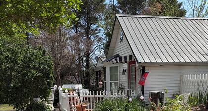 Hilltop Cottage • Peaceful Escape Near Nashville • Perfect for Couples & Pets