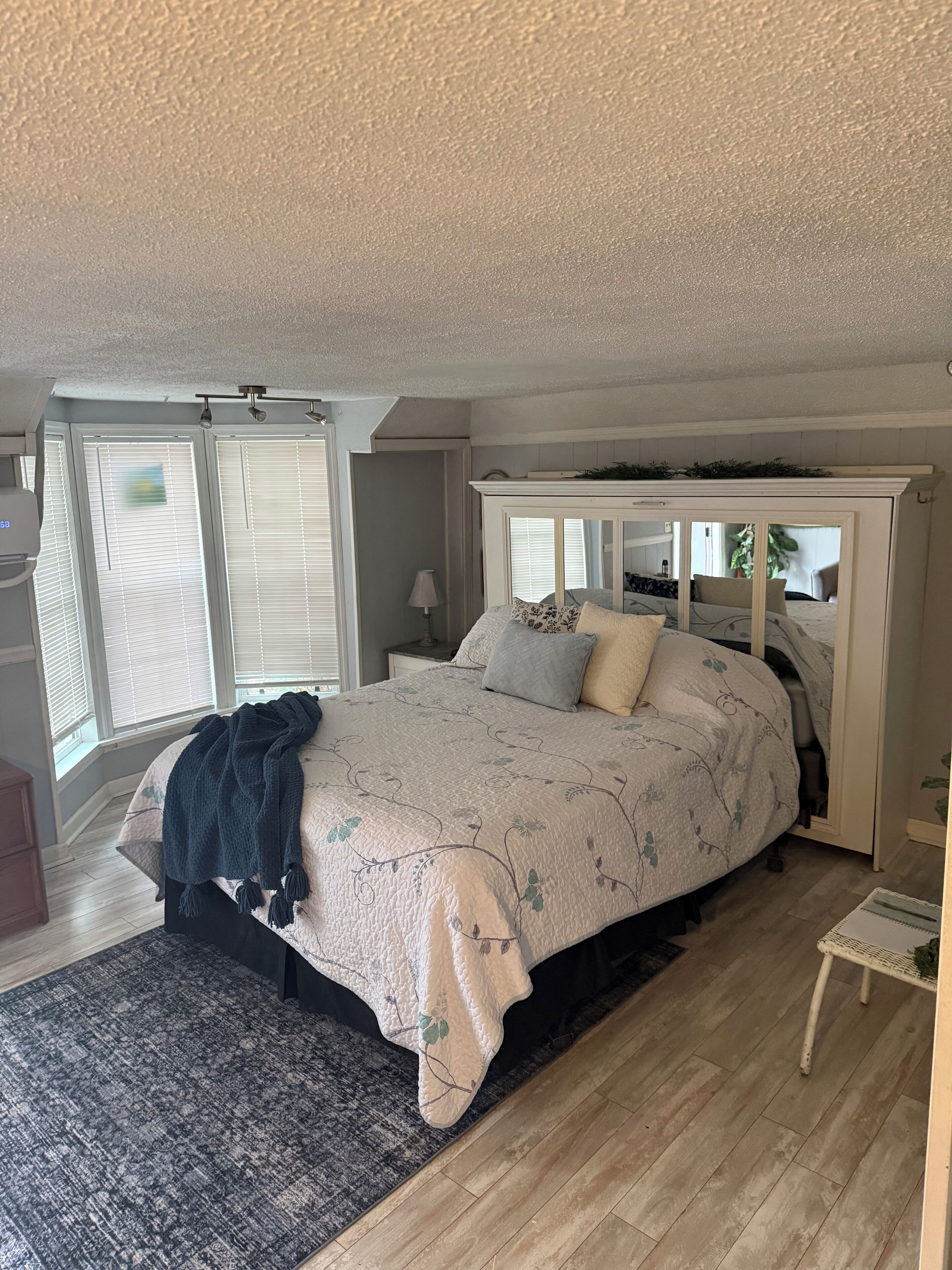 1 dormitorio, tabla de planchar con plancha, wifi y ropa de cama