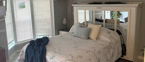 1 bedroom, iron/ironing board, WiFi, bed sheets