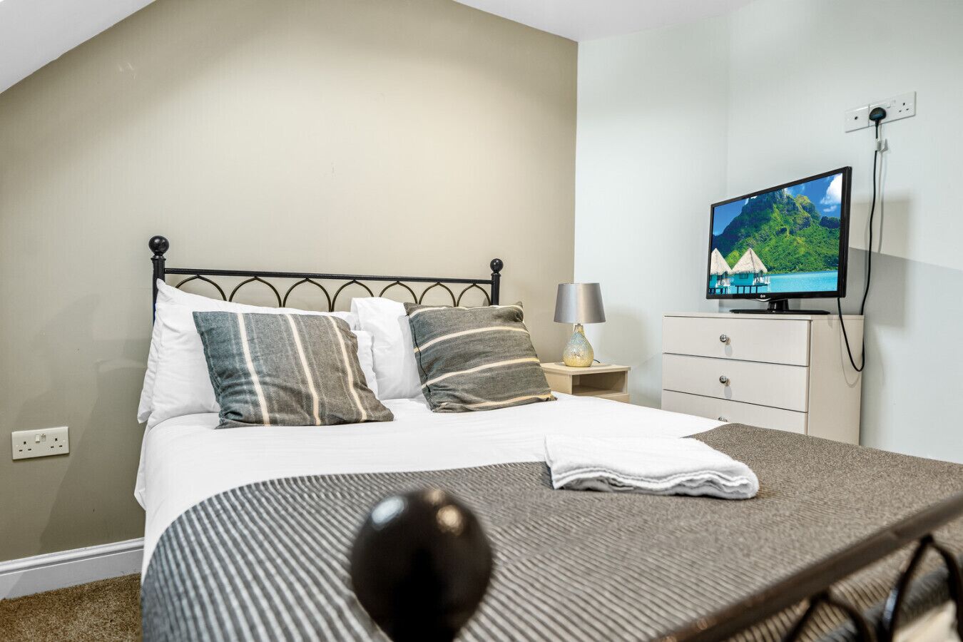 Bügeleisen/Bügelbrett, Reisekinderbett, WLAN, Bettwäsche