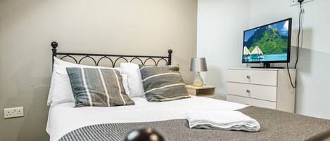 アイロン / アイロン台、旅行用ベビーベッド、WiFi、ベッドシーツ