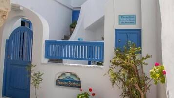 Departamento Confort, balcón, vista al patio | Áreas de la propiedad