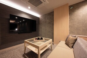 Deluxe Double Room | Living area - HOTEL ZEN narahourai (Nara)