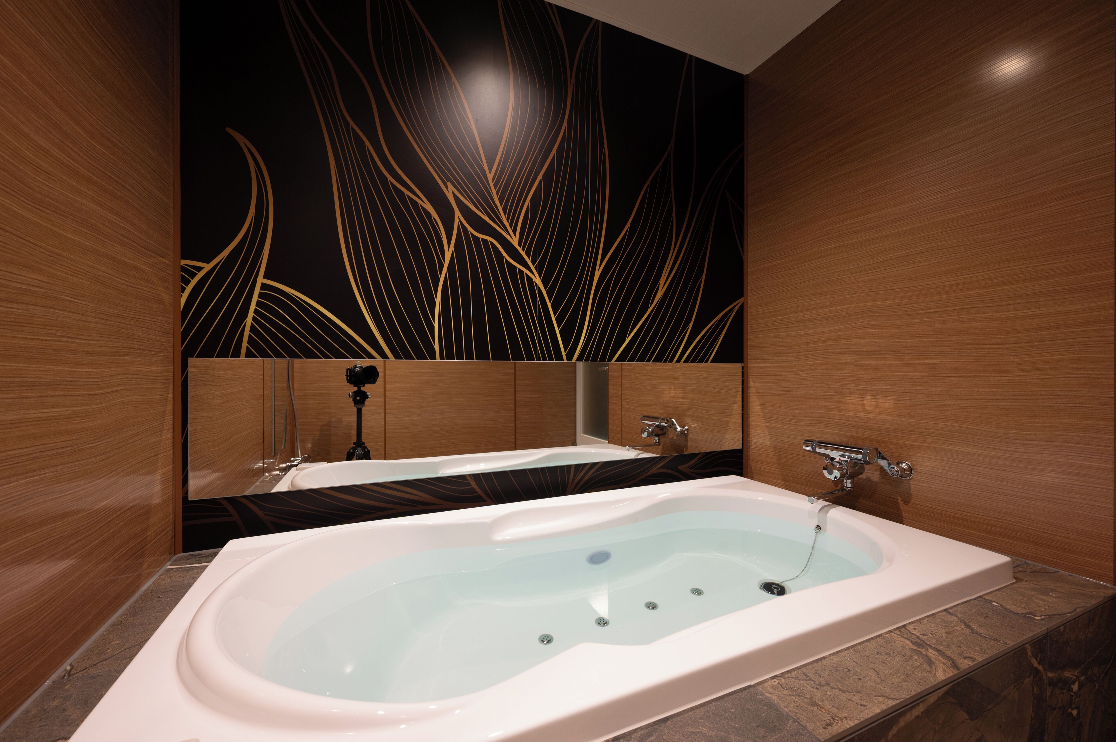 Luxury Double Room | Bathroom | Separate tub and shower, free toiletries, hair dryer, towels