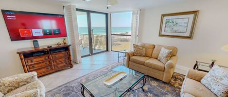 Condo, 3 Bedrooms | Living area