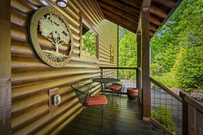 Cabin, 3 Bedrooms | Outdoor dining - A Tree Top View 3 Bedroom Home (Gatlinburg)