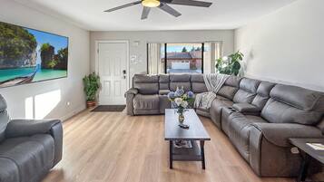 Rumah, 3 kamar tidur | Area keluarga | Smart TV