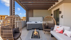 A rooftop terrace with outdoor seating, a fire feature, and a spa tub. - Sunset Pearl At Desert Color 8 Bedroom Townhouse (St. George)