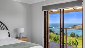4 bedrooms, iron/ironing board, travel cot, free WiFi - Ohana Oasis, Kiama, South Coast (Kiama)