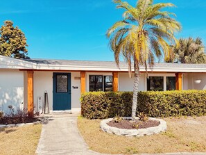 Exterior - Sarasota Home, Close to Everything! (Sarasota)