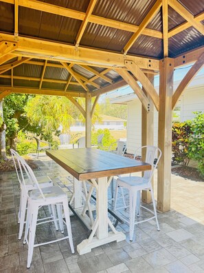 Outdoor dining - Sarasota Home, Close to Everything! (Sarasota)