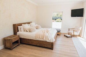 3 slaapkamers, een strijkplank/strijkijzer, wifi, beddengoed