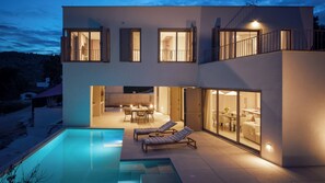 A modern two-story house with a swimming pool, outdoor seating, and large windows. - Villa Altamare (Splitska)