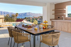 Outdoor dining - Villa Altamare (Splitska)