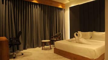 Deluxe Double Room | Desk, laptop workspace