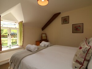 5 bedrooms, individually decorated, individually furnished, free WiFi - Middle Dean Farmhouse (Barnstaple)